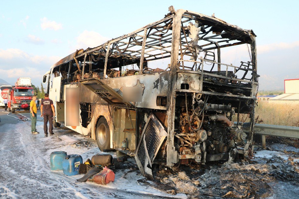 Sakarya’da yolcu otobüsü alev alev yandı