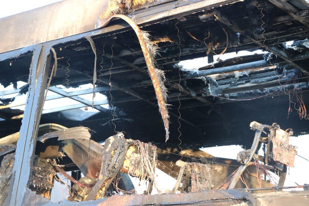Sakarya’da yolcu otobüsü alev alev yandı