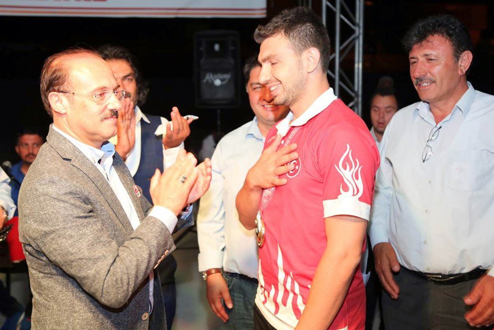 Engelleri başarıya engel olmadı