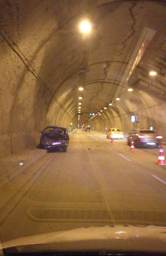 Sarıyer Tüneli’nde akılalmaz kaza