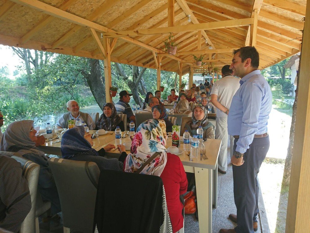 Şehit aileleri ve gaziler piknikte bir araya geldi