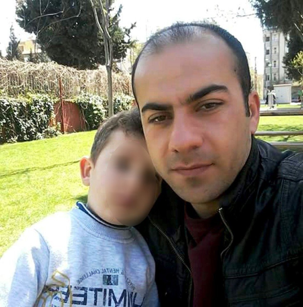 Oğlunu korumaya çalışırken vurulan baba güvenlik kamerasında