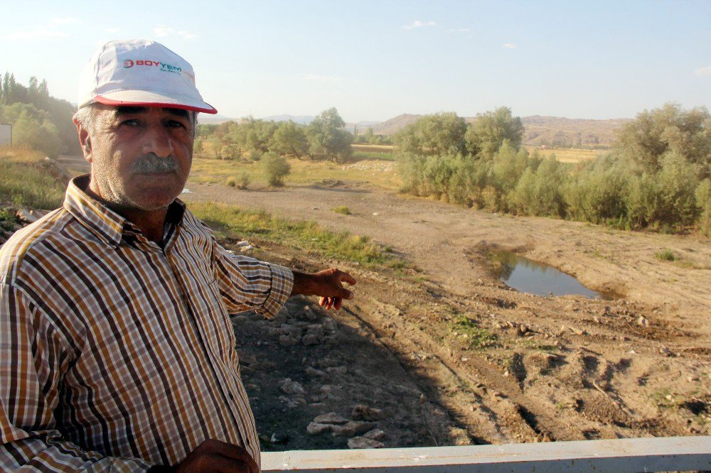 Çöl sıcakları nehri kuruttu