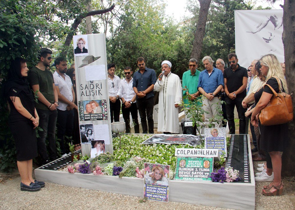 Çolpan İlhan doğum gününde mezarı başında anıldı