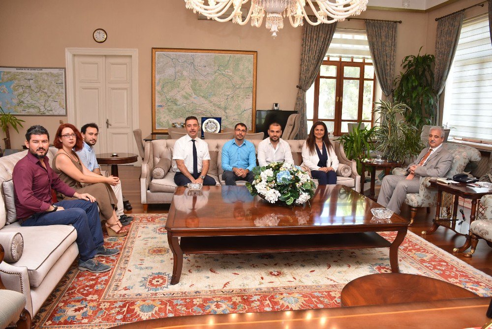 Vali Güvençer konuklarını ağırladı