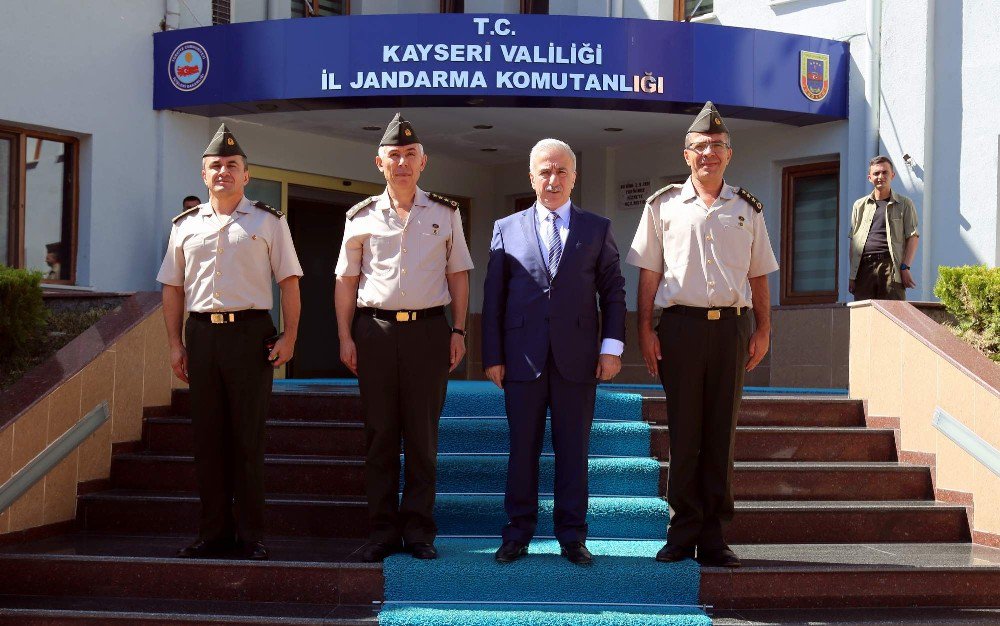 Vali Kamçı’dan İl Jandarma Komutanlığına ziyaret