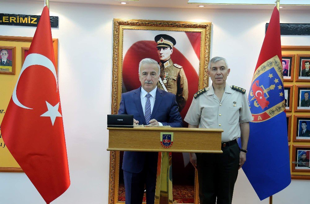 Vali Kamçı’dan İl Jandarma Komutanlığına ziyaret