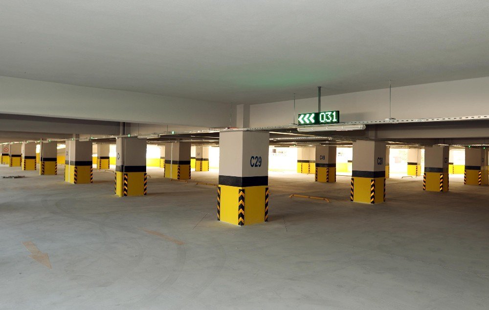 Van Büyükşehir Belediyesinin çok katlı otoparkı hizmete giriyor