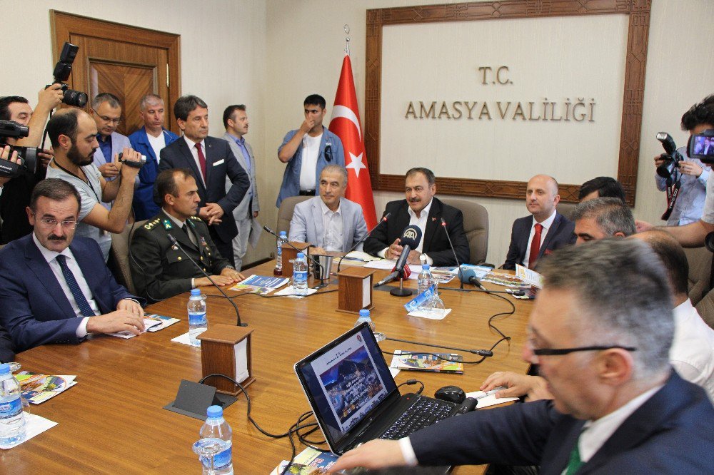 Bakan Eroğlu: "Tertemizse AK Parti’li, pislik götürüyorsa mutlaka CHP’li belediyedir"