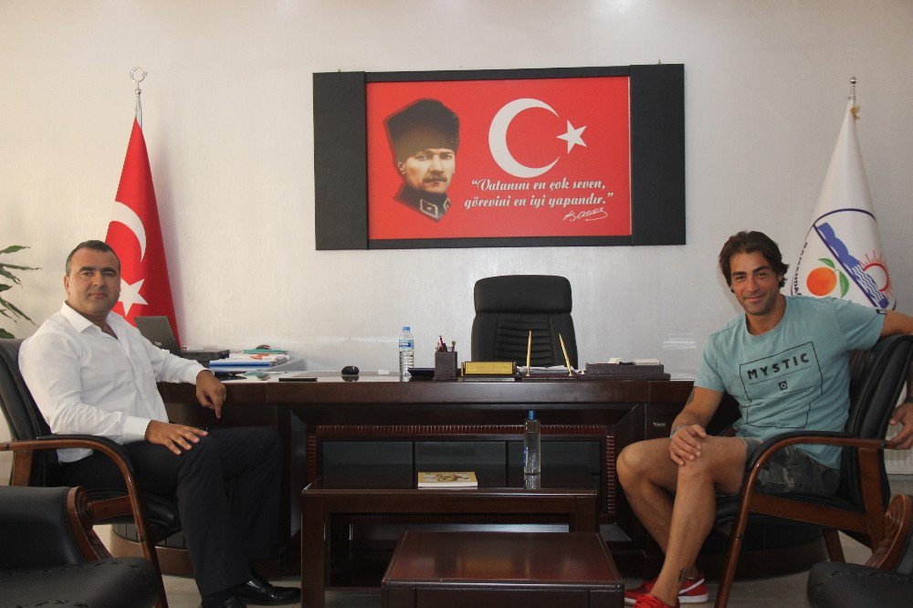 Oyuncu Sarp Levendoğlu’ndan Samandağ Belediyesi’ne ziyaret