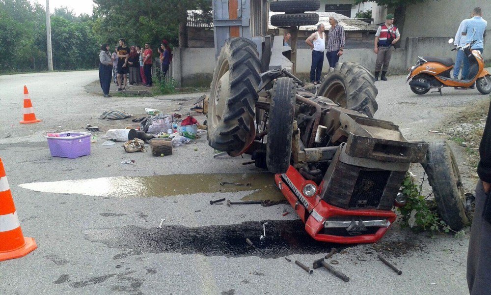 Fındık işçilerini taşıyan traktör devrildi: 2’si ağır, 18 yaralı