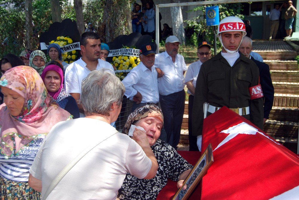 Kıbrıs gazisine gözü yaşlı veda