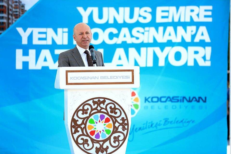 Yunus Emre Mahallesindeki yıkım töreni güle oynaya geçti