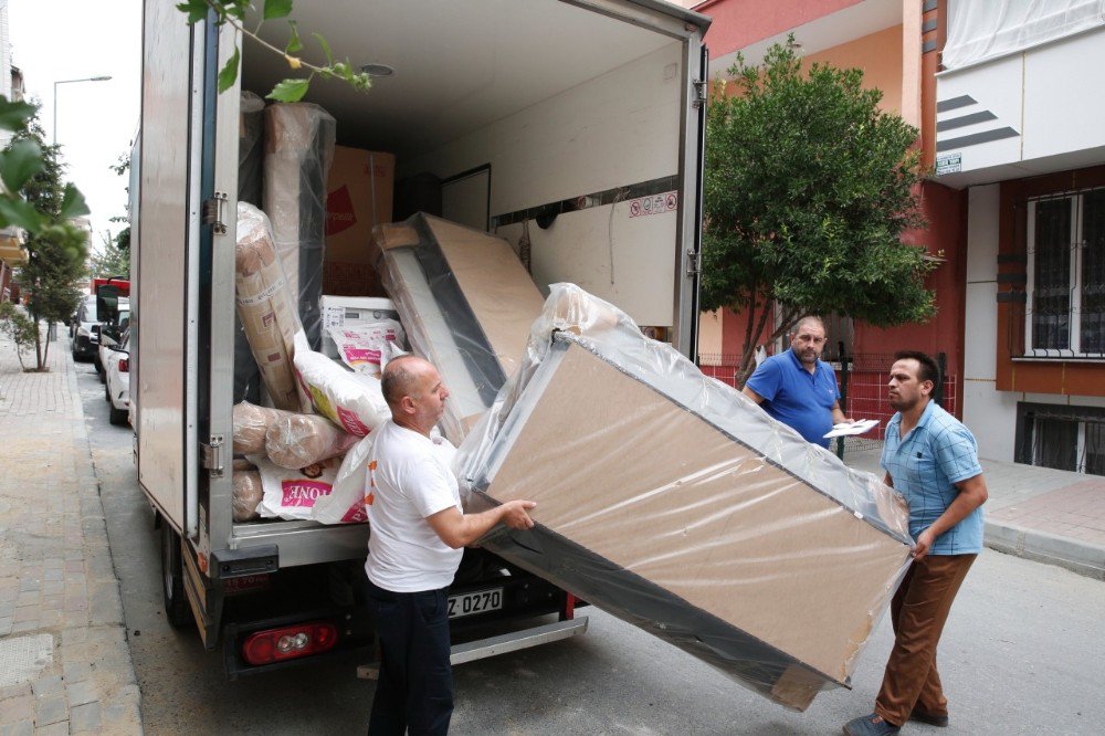 Küçükçekmece’de sel mağdurlarının yaraları sarılıyor