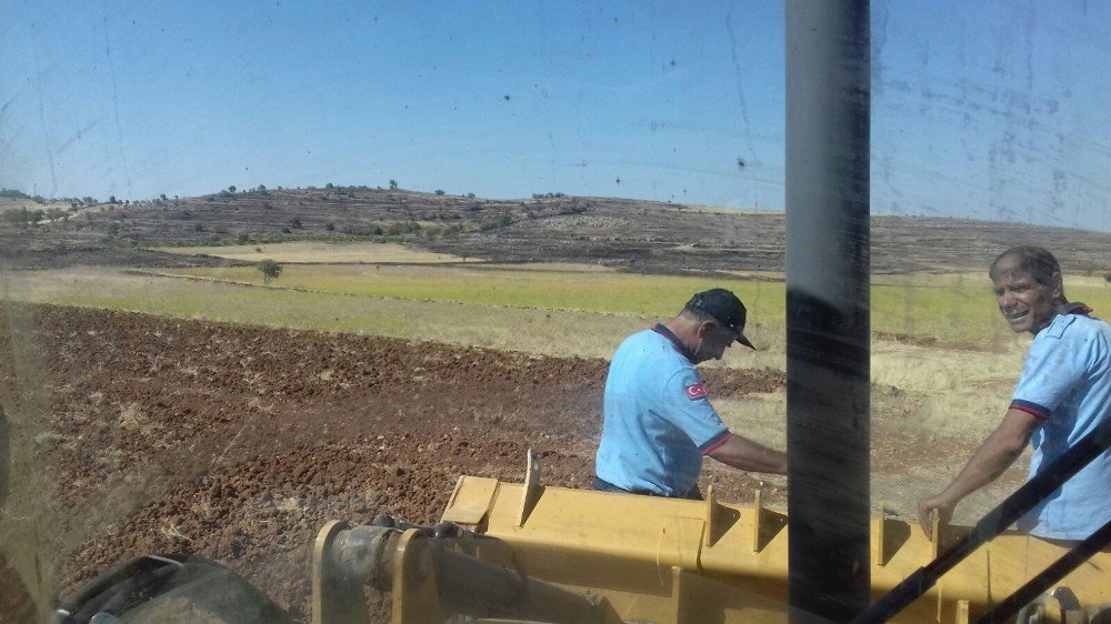 Midyat’ta yangın 50 dönümlük araziye zarar verdi