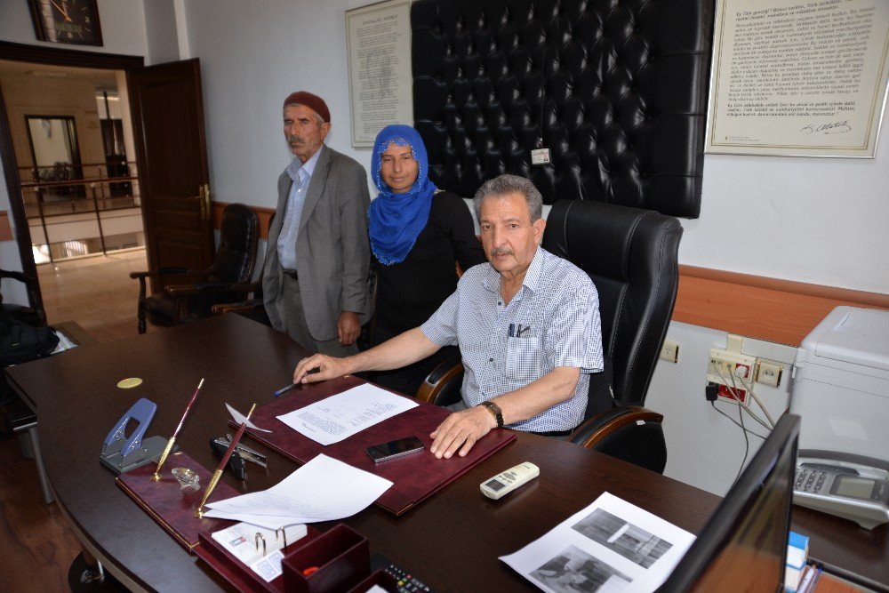 Fosseptik çukuruna giren kadına belediyeden yardım