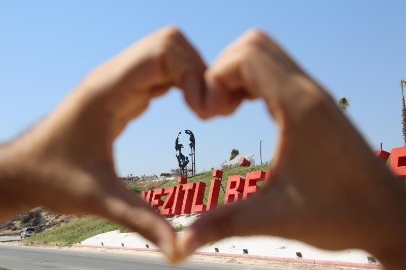 Mezitli Belediyesi’nden kentin girişine dev Atatürk silueti