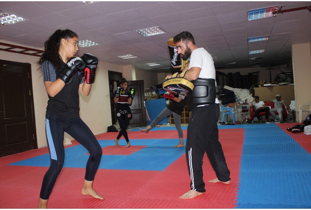 Muay Thai Sporcularından Siverek’e 2 Altın Kemer