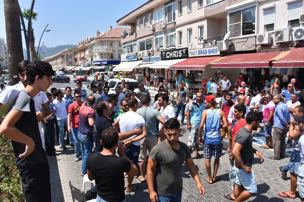 Marka avukatlarına öfkelenen esnaf yol kapattı