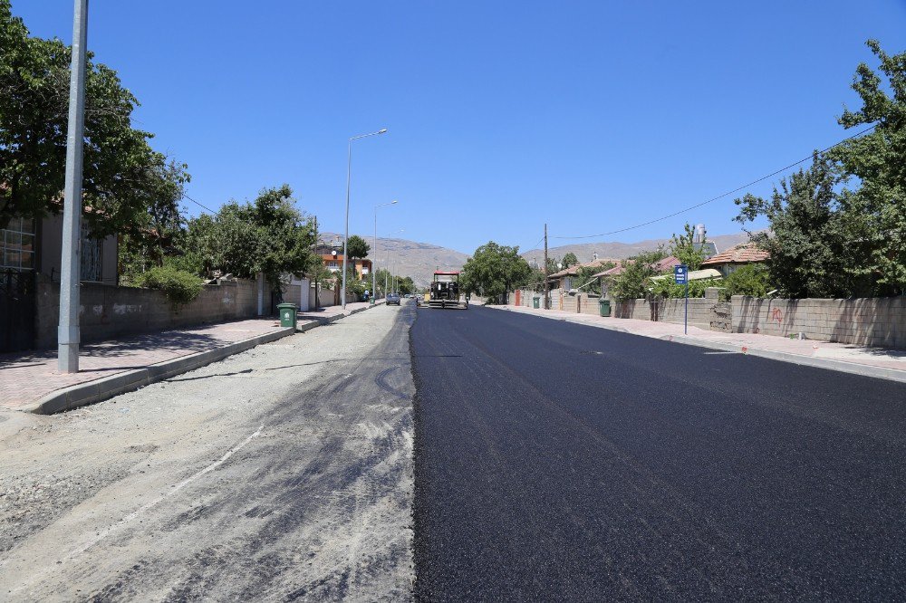 Şehit Albay Faruk Sungur Caddesinde asfalt çalışmaları