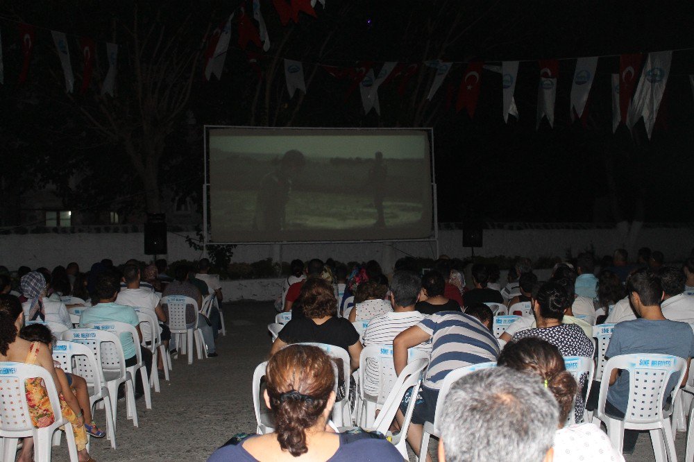 Söke’de açık hava sinema keyfi yaşanıyor