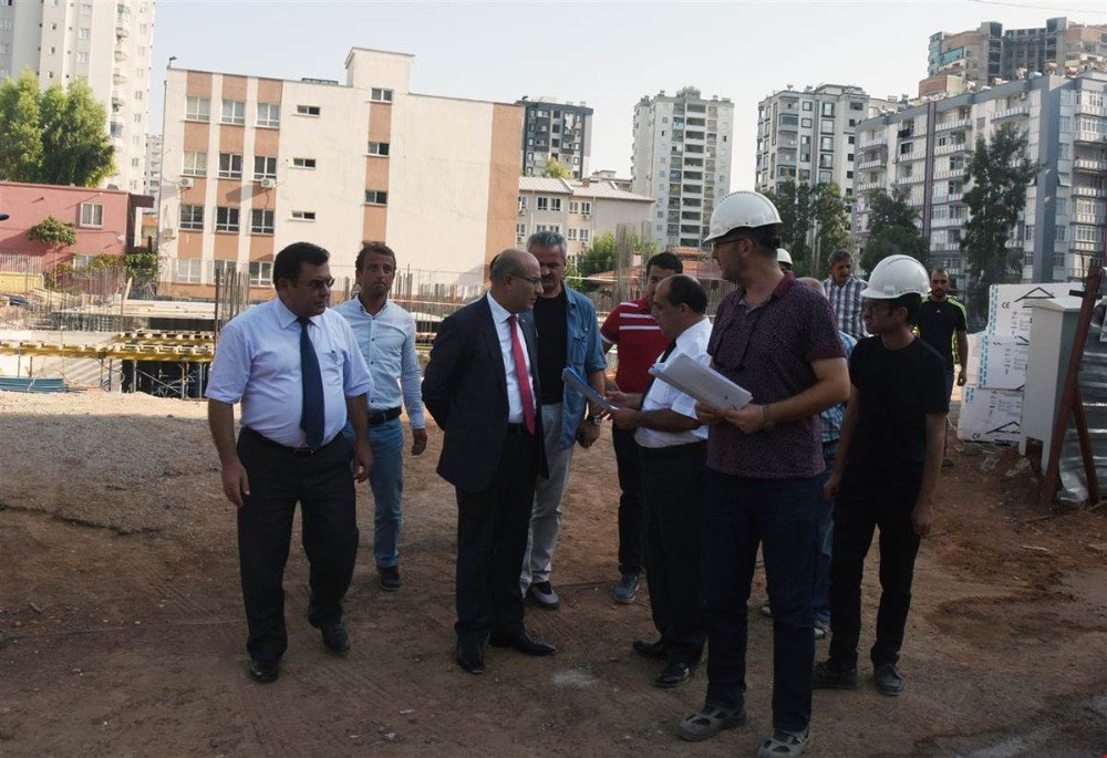 Vali Demirtaş, yapımı süren sağlık kuruluşlarını inceledi