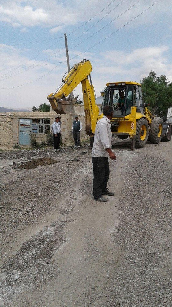 Çaldıran’da işgal edilen yollar tek tek açılıyor