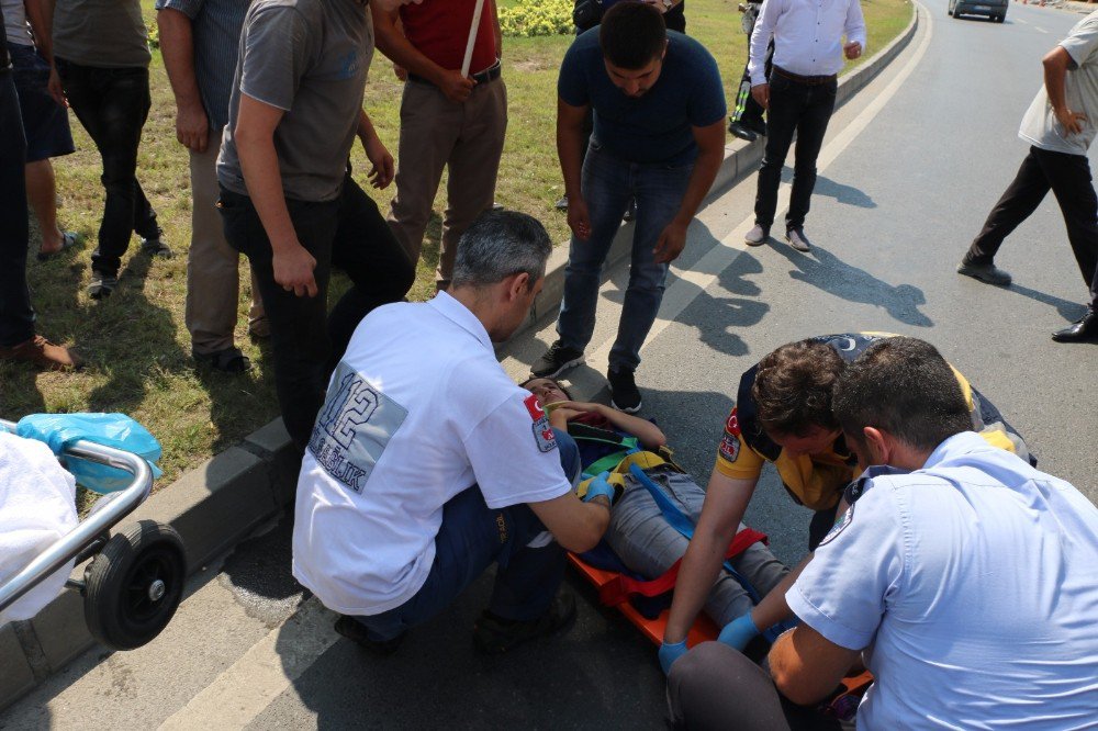 Yolun karşısına geçmeye çalışan genç kıza otomobil çarptı