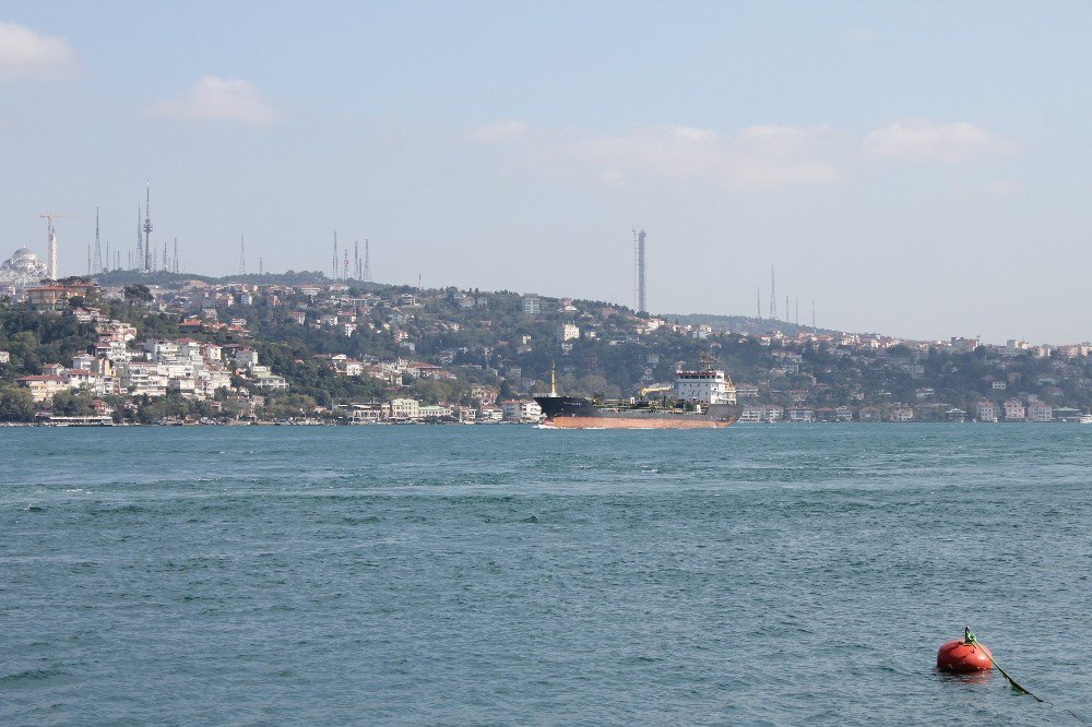 İstanbul Boğazı gemi geçişlerine yeniden açıldı