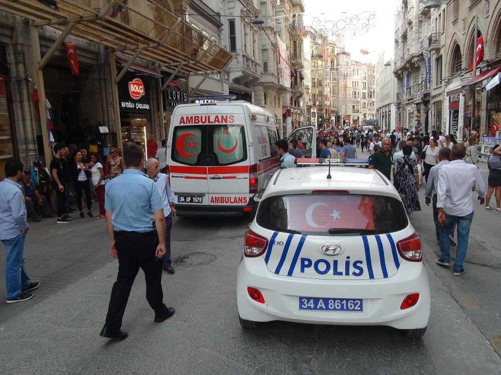 İstiklal Caddesi’nde Özbekistanlı bir kişi 5 katlı binanın çatısından düştü