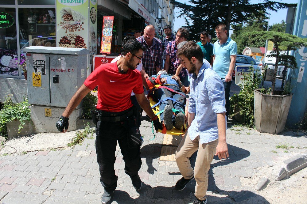 Motosikletini park ederken 3 metreden düştü