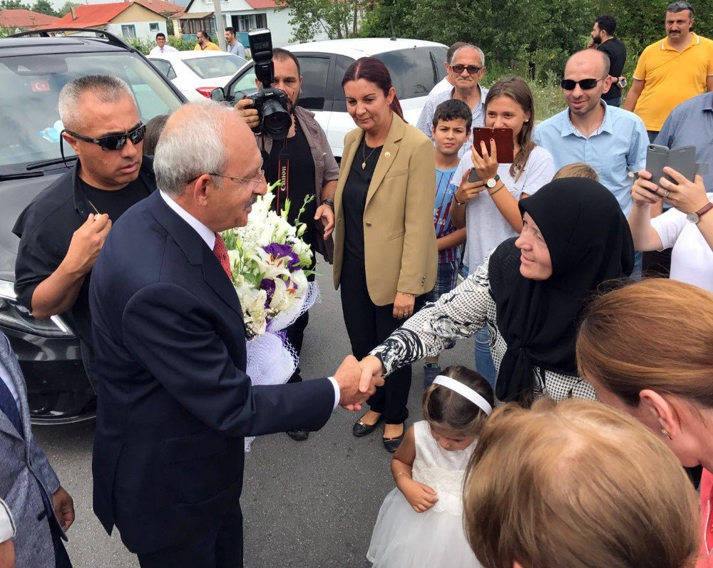 CHP Lideri,bir seçmenin manileriyle karşılandı