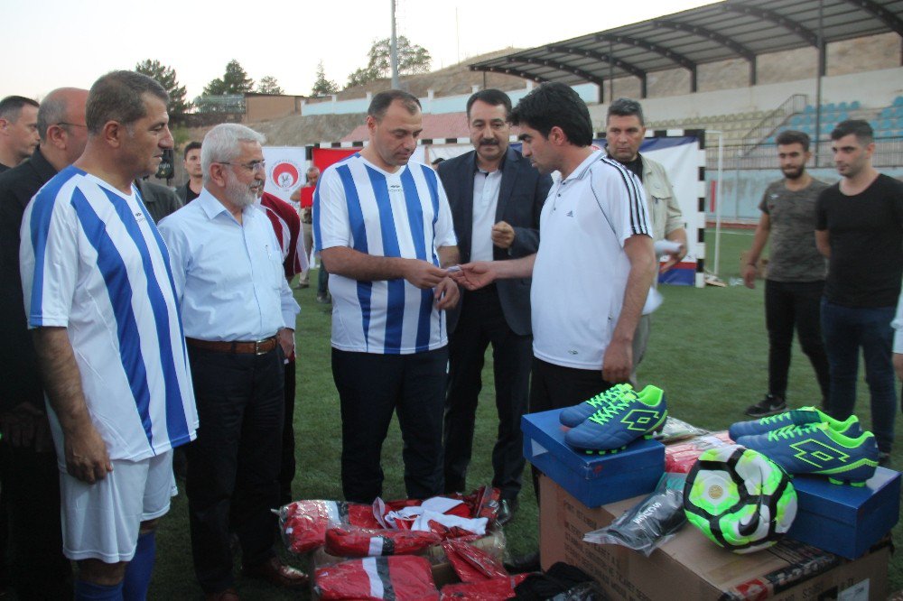 Elazığ’da amatör spor kulüplerine malzeme desteği