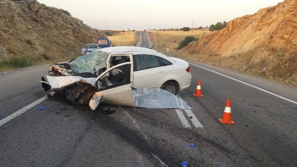 Malatya’da otomobil tıra çarptı: 1 ölü