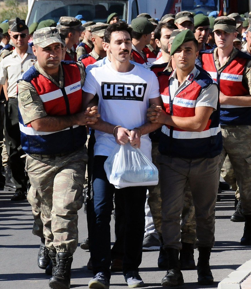 ‘HERO’ tişörtüne kamu davası açıldı