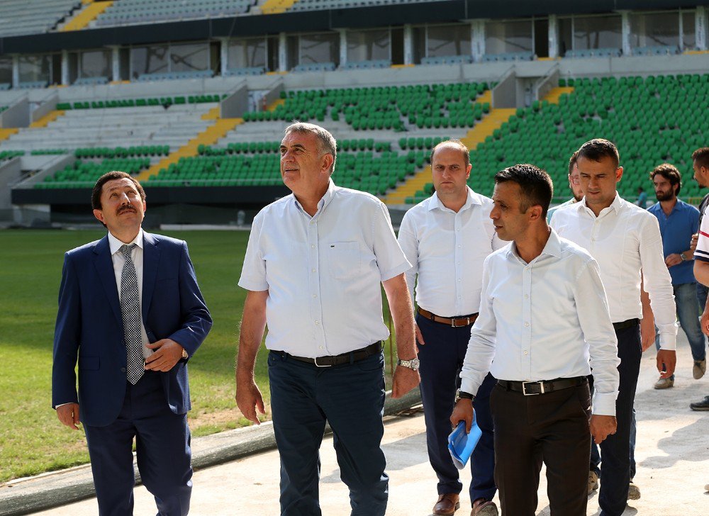 Vali Balkanlıoğlu ve Başkan Toçoğlu yeni stadı inceledi