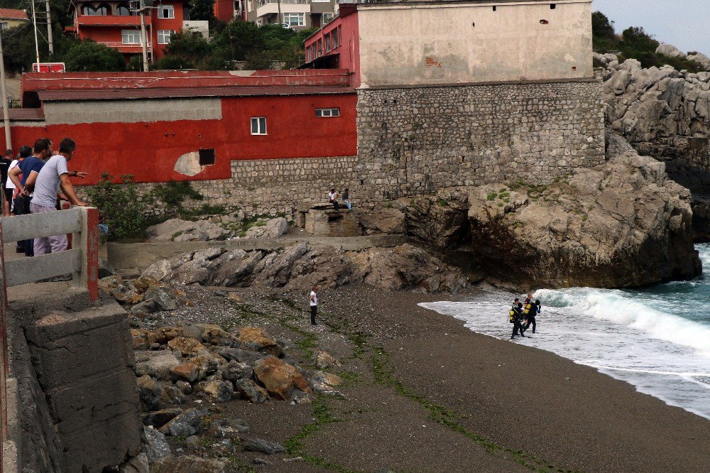 Denizde kaybolan genci arama çalışmaları 3. gününde