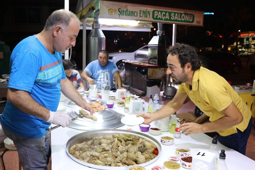 Adanalılar sabaha kadar şırdan yiyor