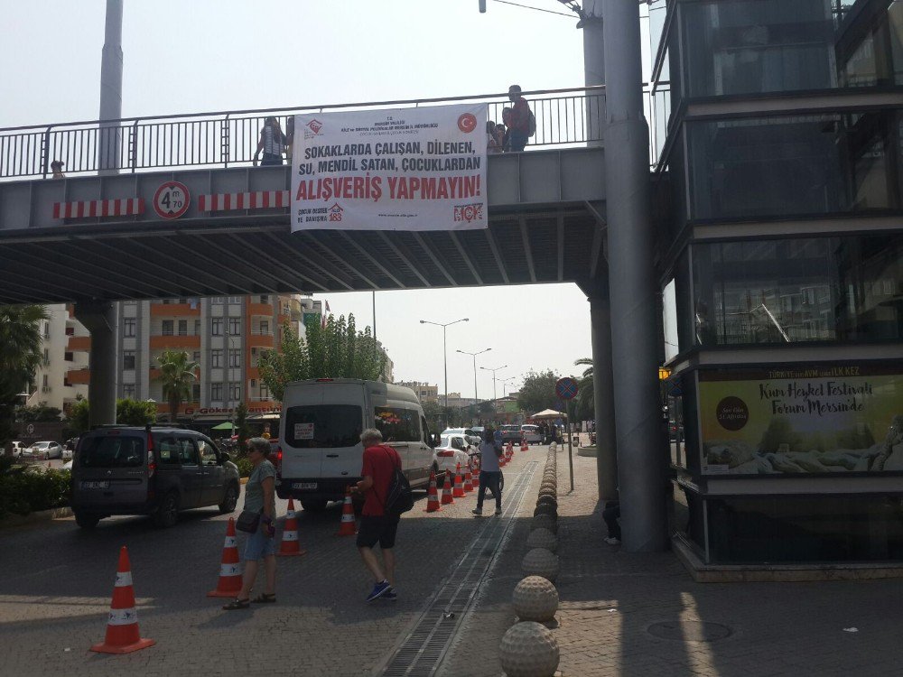 Sokakta çalışan çocuklara para vermeyin