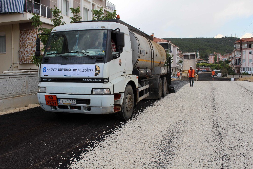 Büyükşehir’den asfalt ve altyapı çalışması