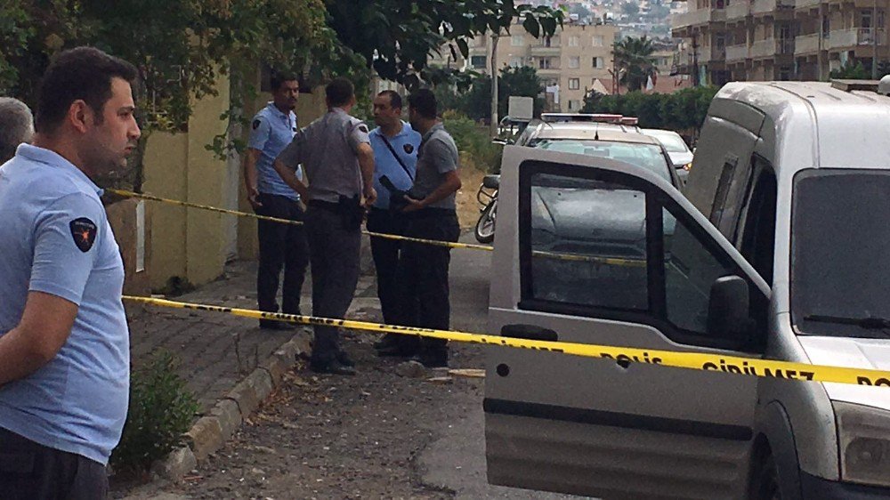 Hatay’da zırhlı banka aracına silahlı soygun girişimi: 2 yaralı