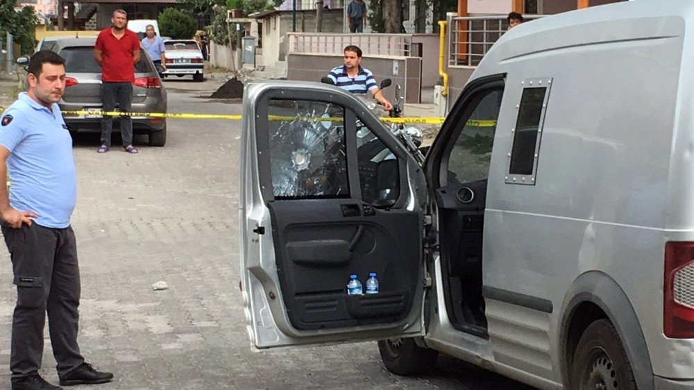 Hatay’da zırhlı banka aracına silahlı soygun girişimi: 2 yaralı