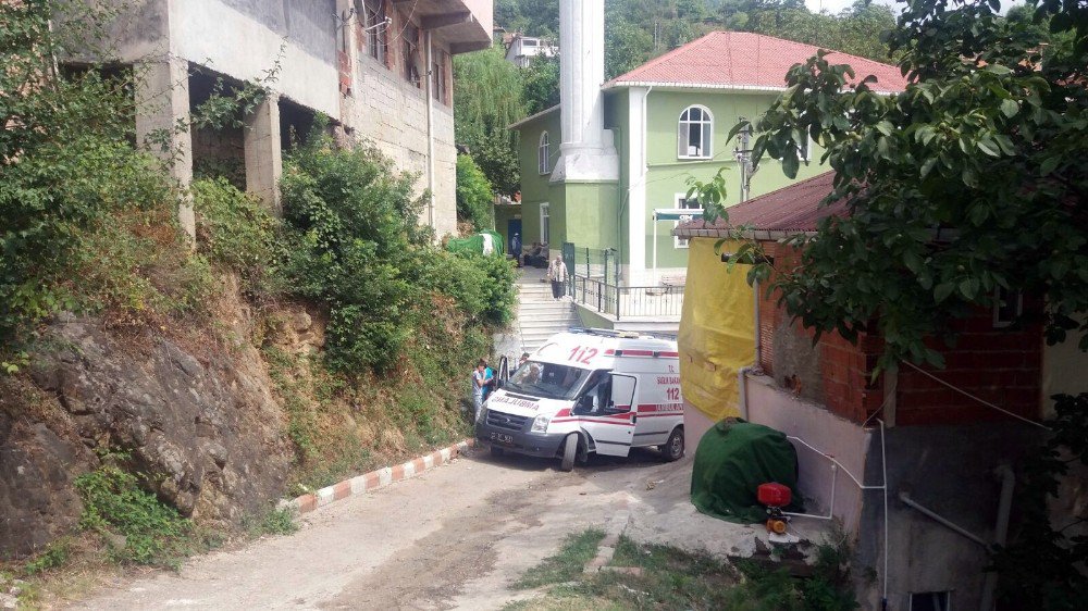 Cuma Namazında fenalık geçiren şahıs, hastaneye kaldırıldı