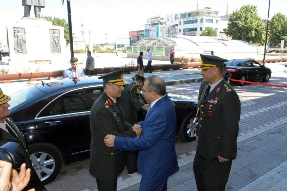 Kara Kuvvetleri Komutanı Orgeneral Çolak’tan Vali Kaban’a veda ziyareti