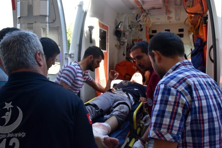 Kazada ayağı kopma aşamasına gelen genç ambulans uçakla sevk edildi