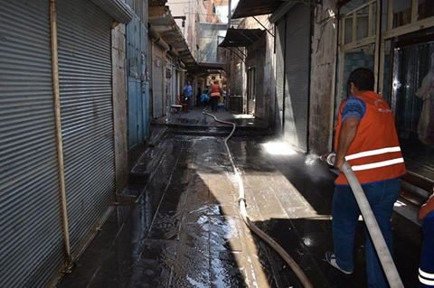 Artuklu Belediyesi sokakları temizliyor