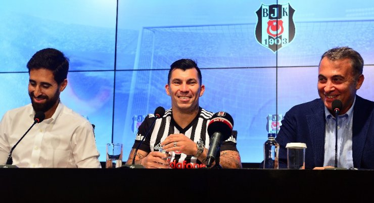 Medel, resmen Beşitaş’ta