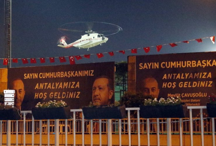 Cumhurbaşkanı Erdoğan, Antalya’da Milli Tekvandocu Nur Tatar’ın düğününe katıldı