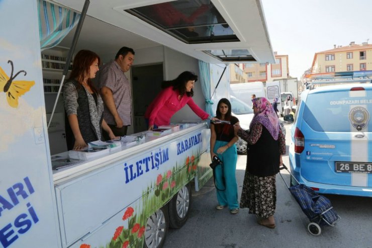 İletişim Karavanı mahalle mahalle gezerek vatandaşların sorunlarını dinliyor