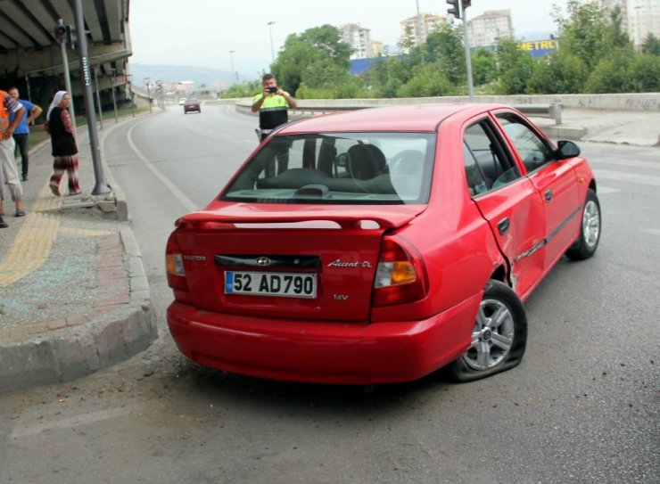 Samsun’da iki otomobil çarpıştı: 3 yaralı